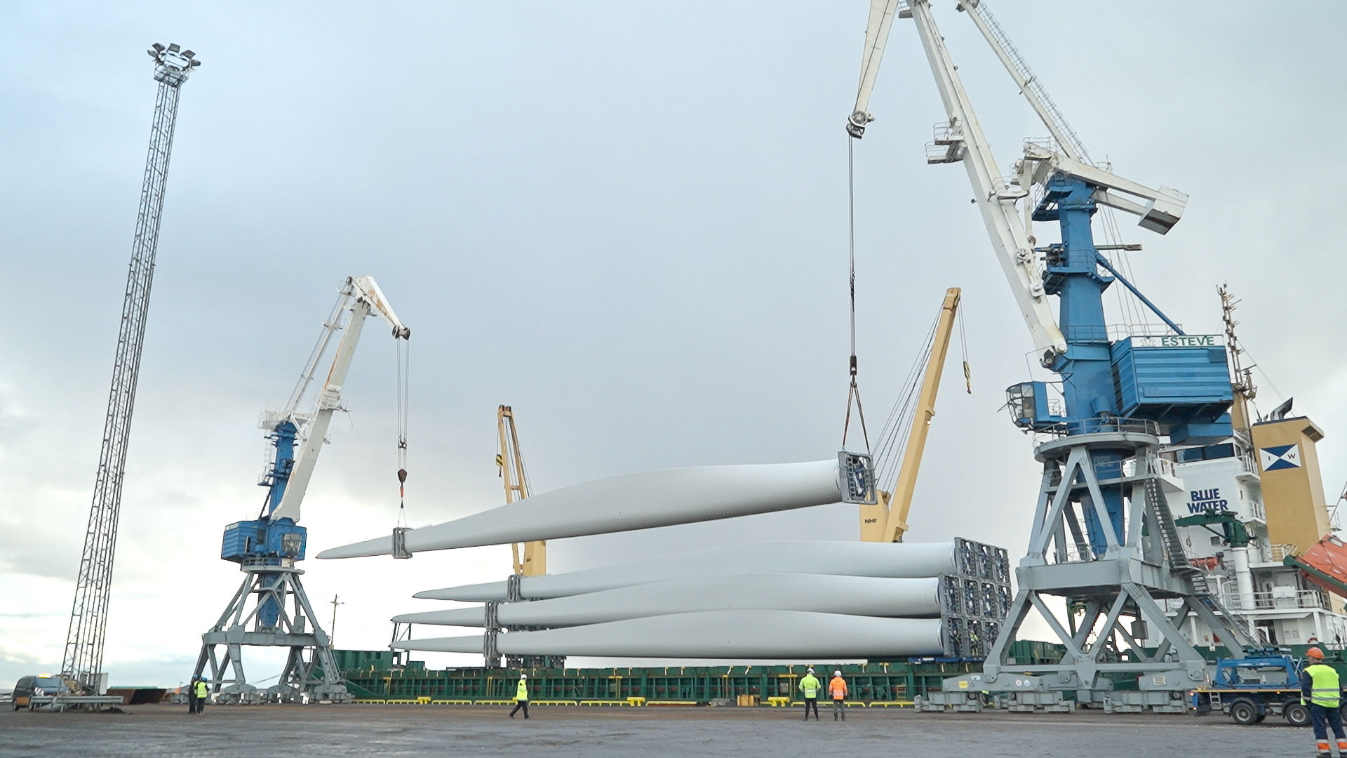 Saarde wind project components arrive at Paldiski port